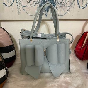 Meet your Posher, Iris